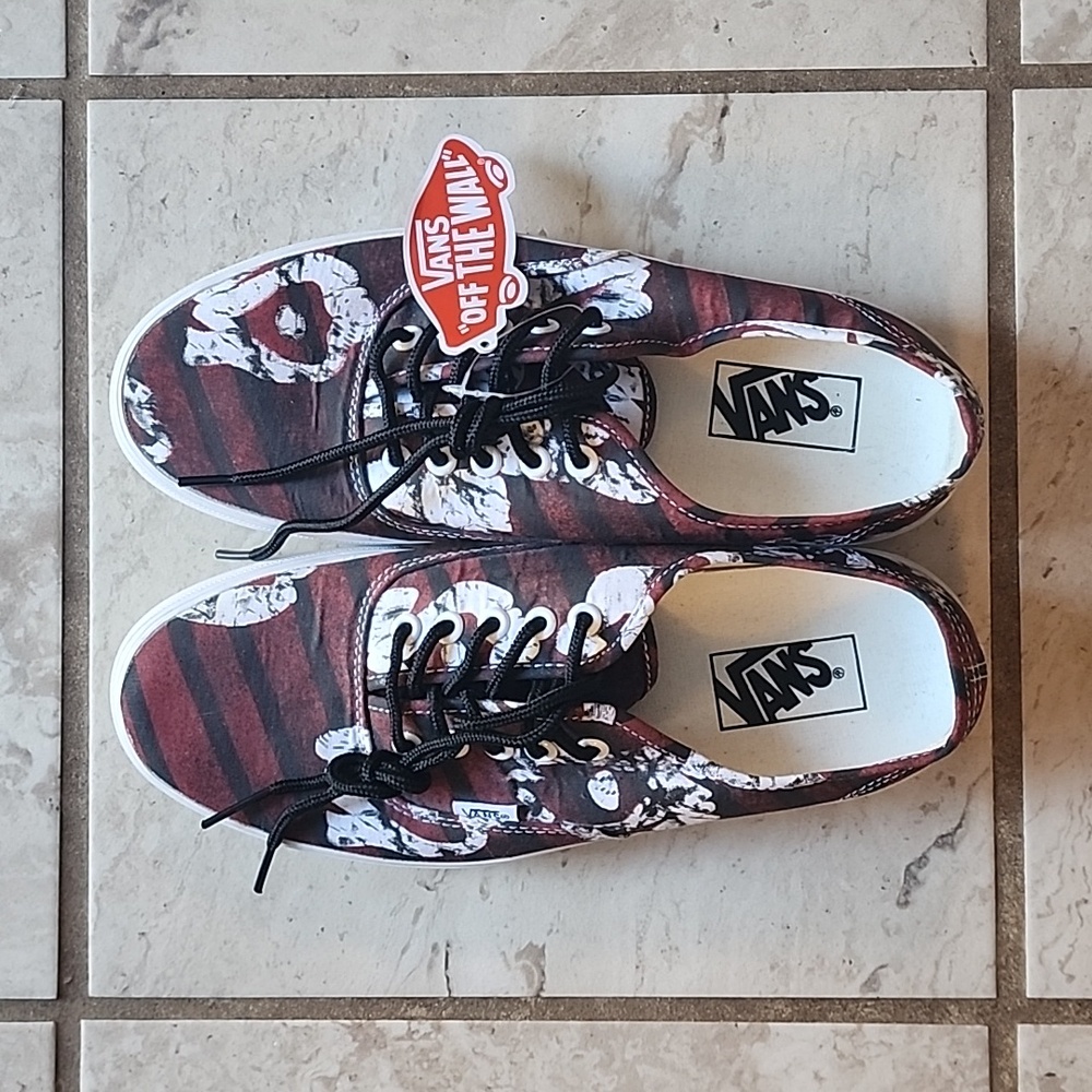 Size 8.5 mens Vans shoe NWT